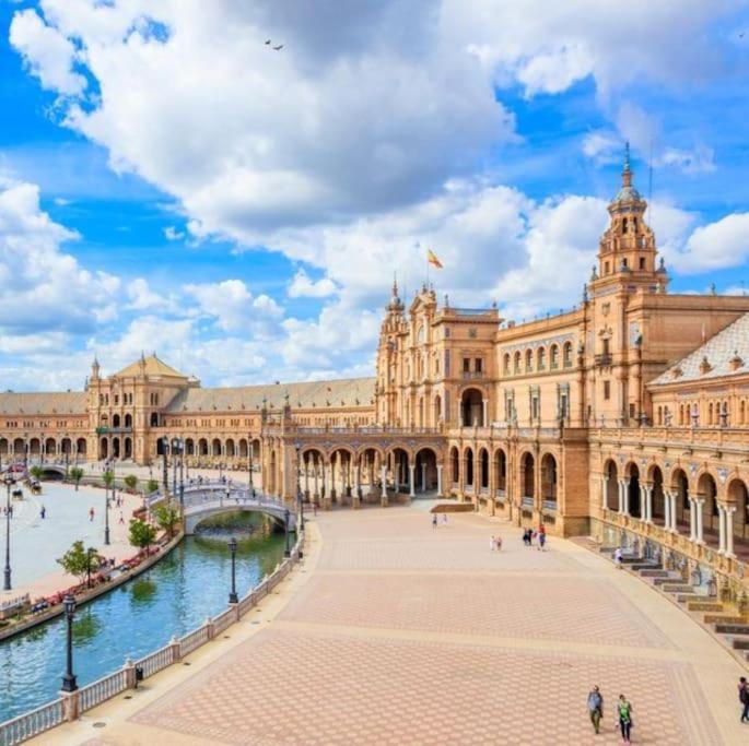 Piso Con Patio Privado Y Parking Nervion Sevilla Экстерьер фото