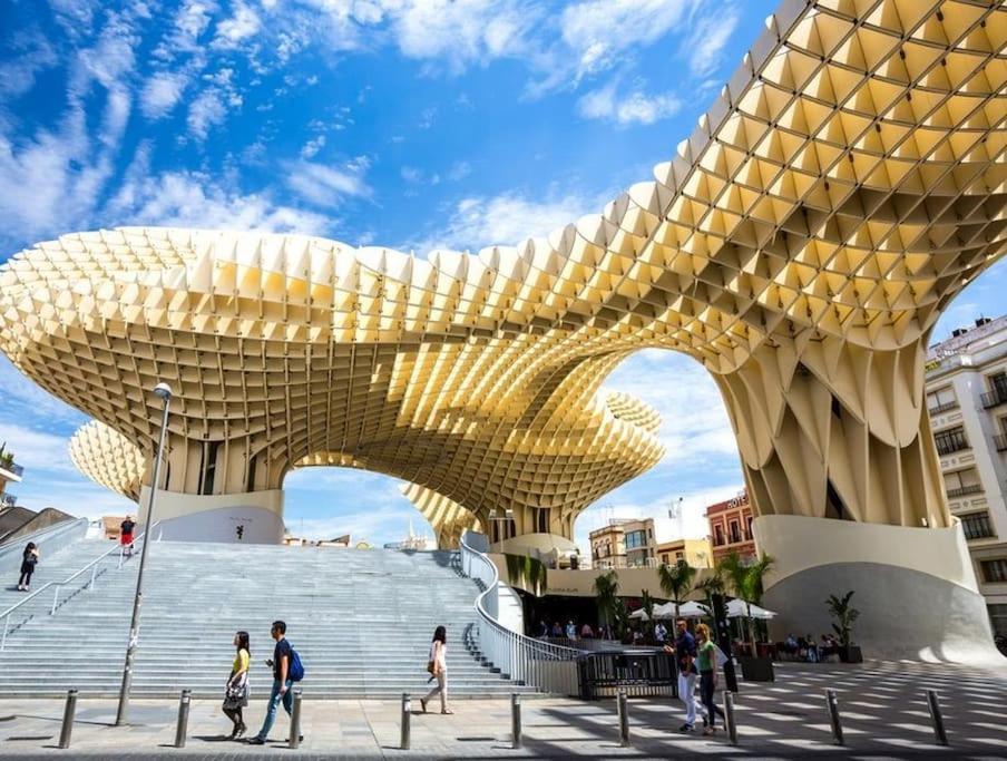 Piso Con Patio Privado Y Parking Nervion Sevilla Экстерьер фото