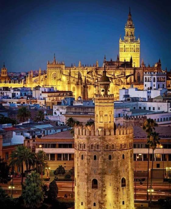 Piso Con Patio Privado Y Parking Nervion Sevilla Экстерьер фото